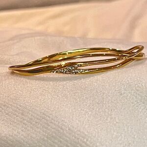Elegant Gold Bracelet with Crystal Accents